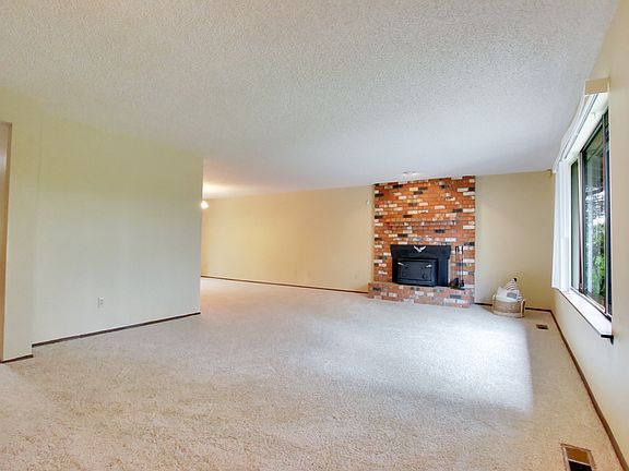 3rd image of 11715 120th St E