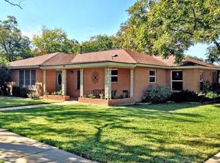 402 S Walnut Ave, Luling, TX 78648