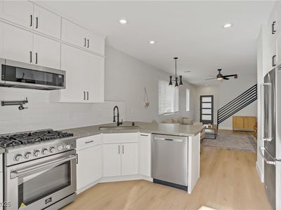 305 Napa Hills Dr, Las Vegas, NV, 89144