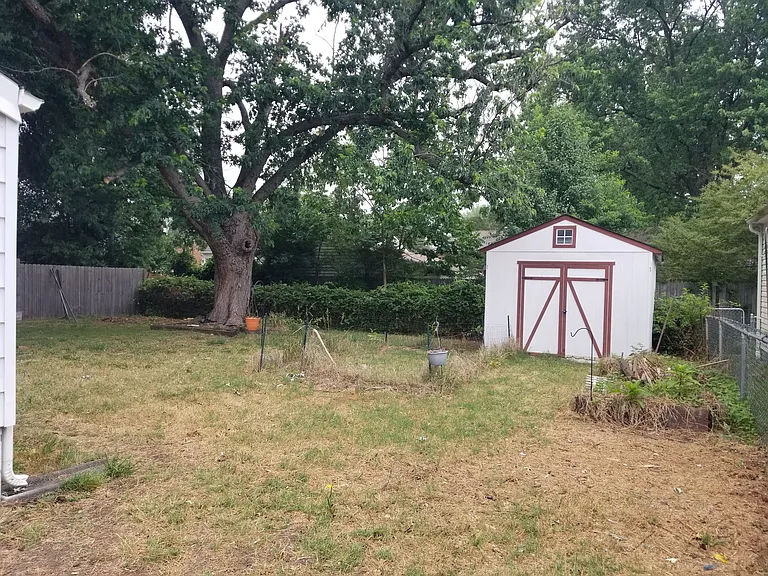 Backyard.
Good sized shed to right of yard.
Fenced yard.