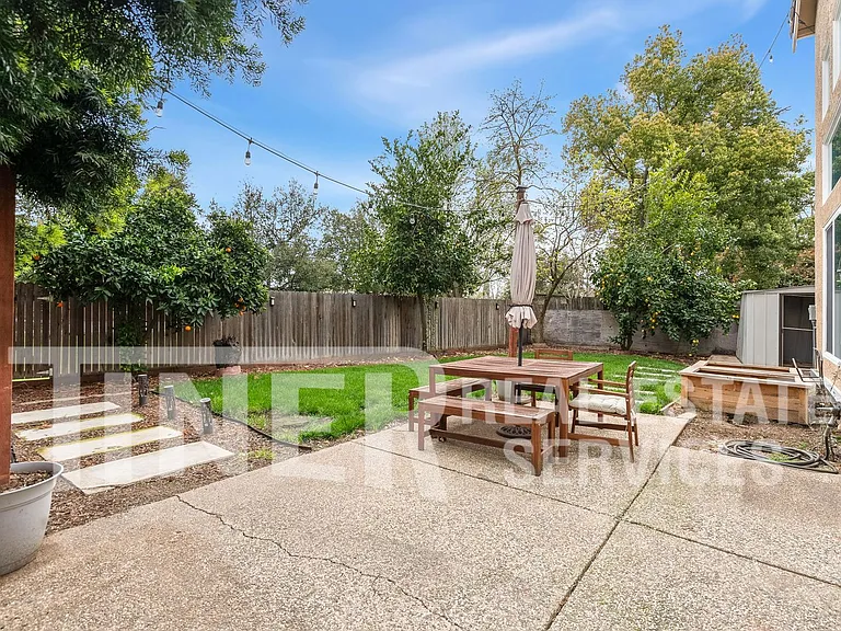 8276 Oakbark Ct — Photo 25