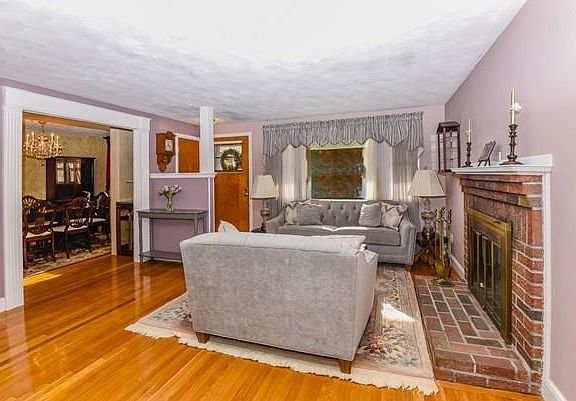 5th image of 28 Kenwood Dr