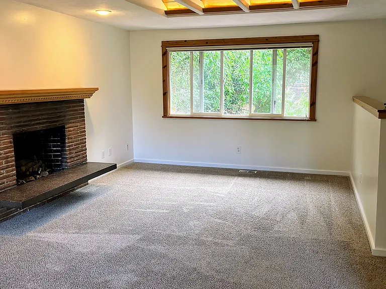 2812 E Bay Dr NW — Photo 5