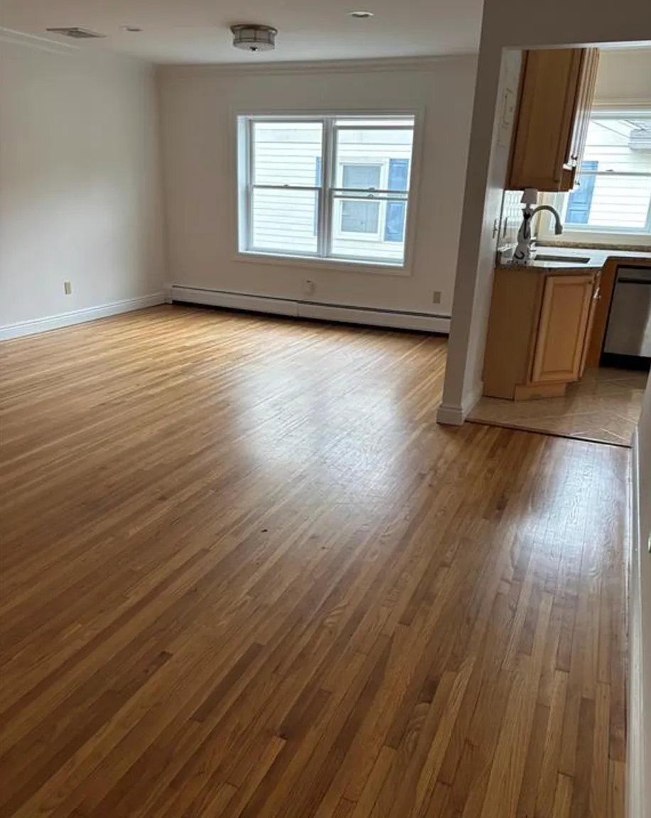 2 bed, 850 sqft, $3,200 — Photo 2