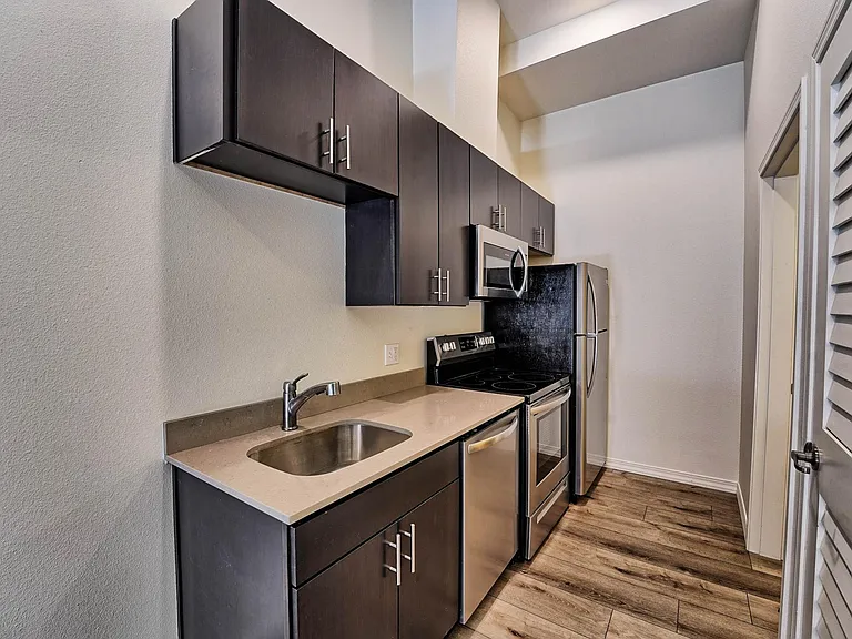560 1st Ave N #109 — Photo 2