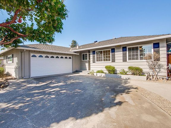 2nd image of 1535 Arbutus Dr