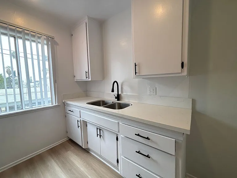 7044 Lanewood Ave — Photo 34