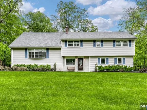 72 Chuckanutt Dr, Oakland, NJ 07436