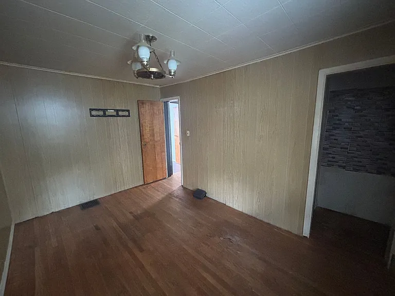 434 Katherine St — Photo 14