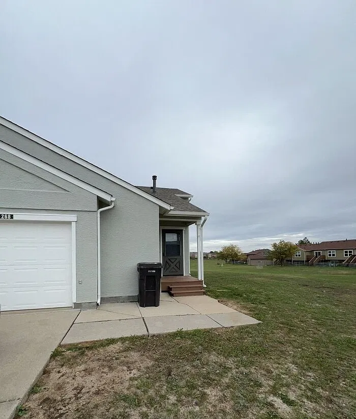 3 bed, 2.5 bath, 1328 sqft, $1,680 — Photo 1