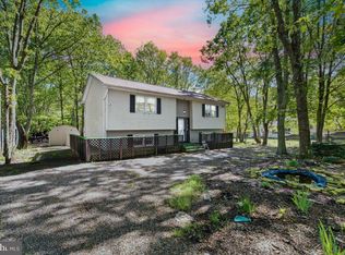 1121 Steele Cir, Bushkill, PA 18324