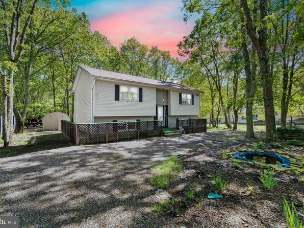 1121 Steele Cir, Bushkill, PA 18324