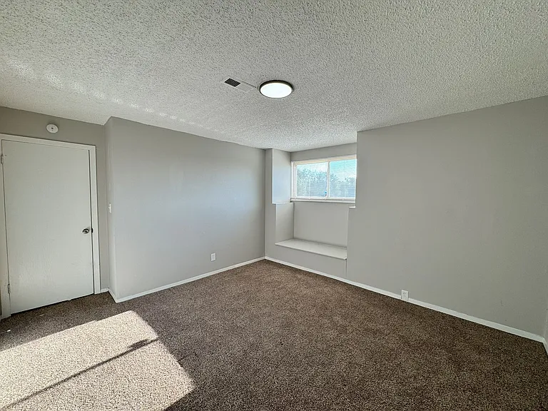 1326 Holland Park Blvd — Photo 13