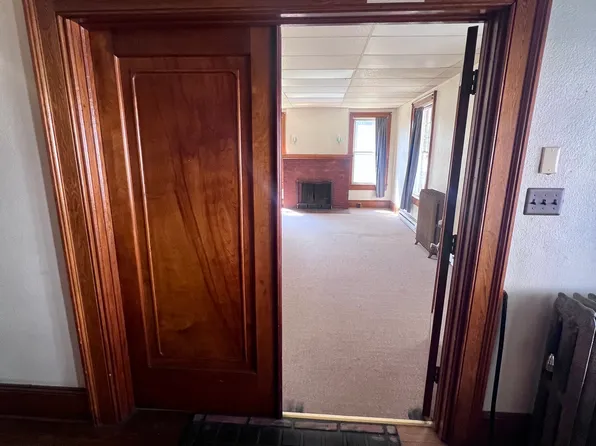 127 W King St APT 2, Strasburg, VA 22657
