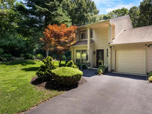 4 Lyndon Court, Bohemia, NY 11716