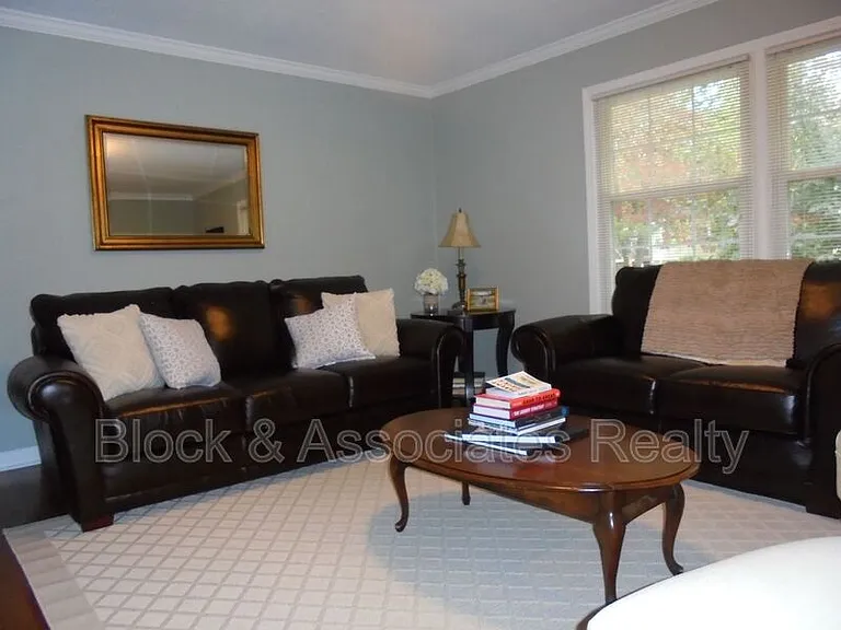 2314 Dover Pl — Photo 6