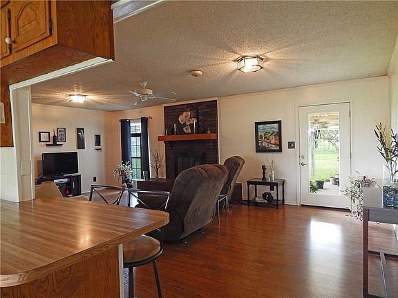 3rd image of 320 Herron Cir