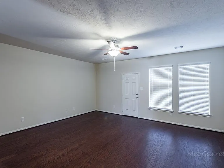 2911 Lake Dr — Photo 7