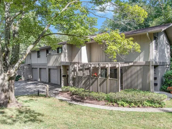 3884 Greenleaf Cir, Kalamazoo, MI 49008