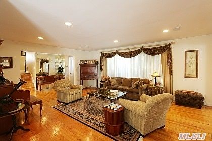 3rd image of 63 Mineola Ave