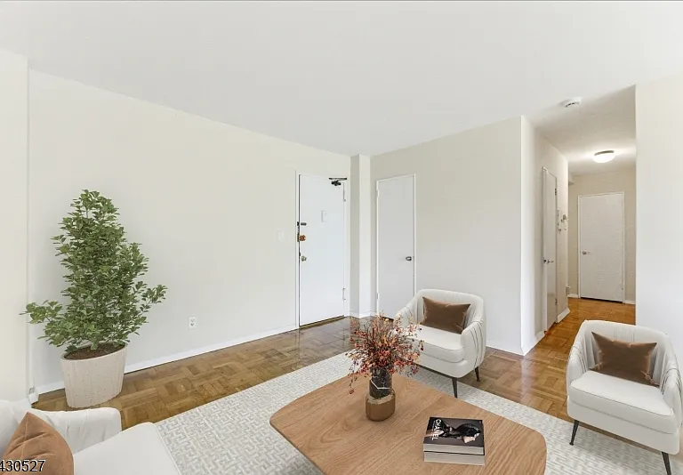 415 Claremont Ave — Photo 5
