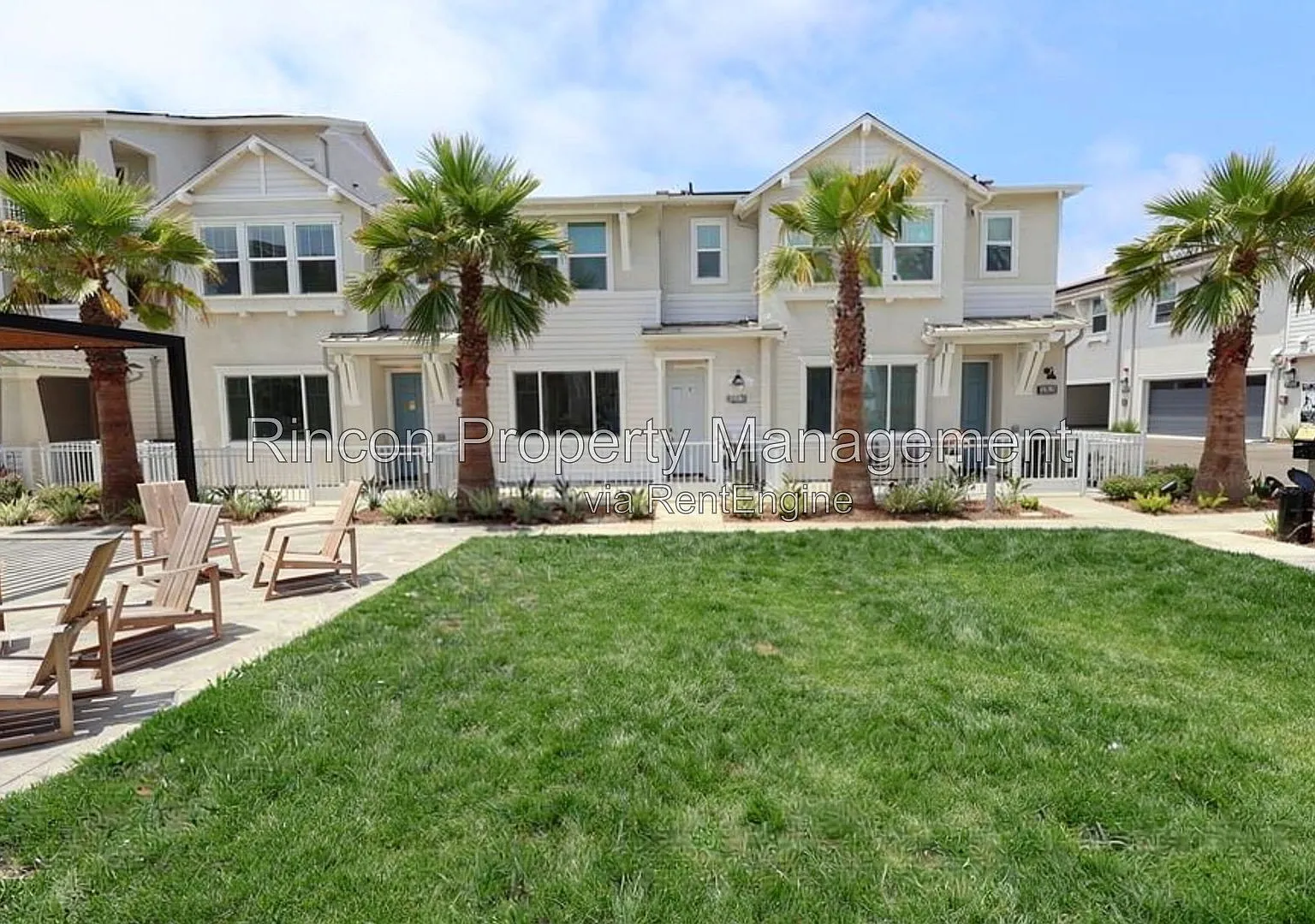 3 bed, 2.5 bath, 1424 sqft, $3,900 — Photo 2