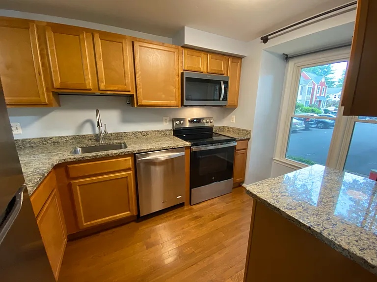 11262 Silentwood Ln — Photo 3