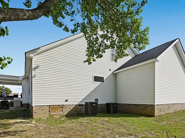 21 Vail Ct — Photo 49