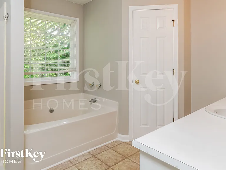 1046 Preserve Ln — Photo 11