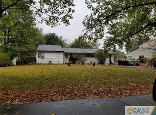 6 Forrestal Rd, Kendall Park, NJ 08824