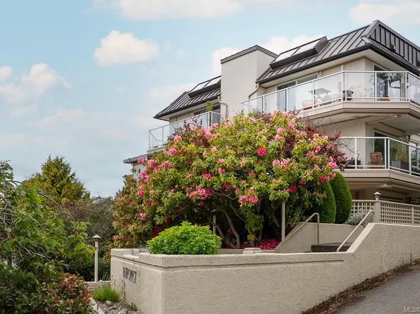 1158 Fairfield Rd #303, Victoria, BC V8V 3B1