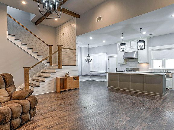 3rd image of 177 Thompson Creek Ln
