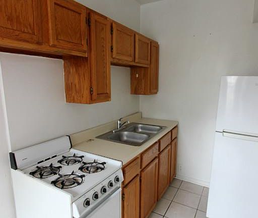 2nd image of 4614 N Paulina St #702
