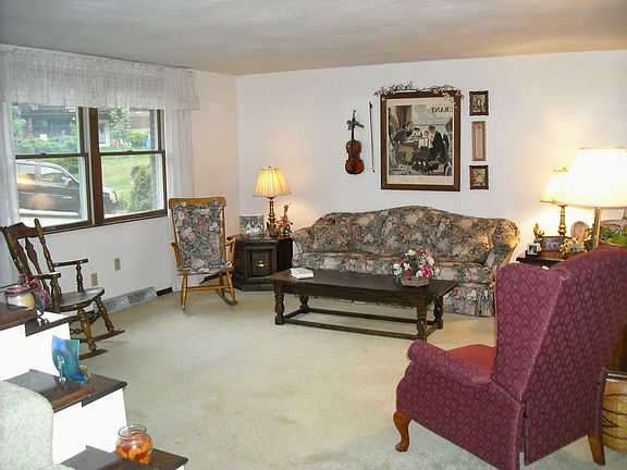 3rd image of 119 Braethorn Dr