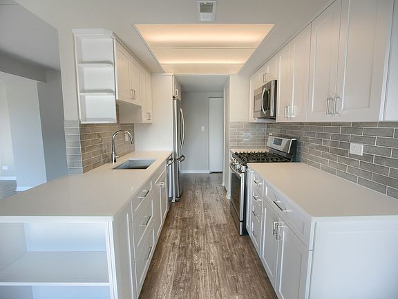 3rd image of 4560 W 93rd St APT 2A