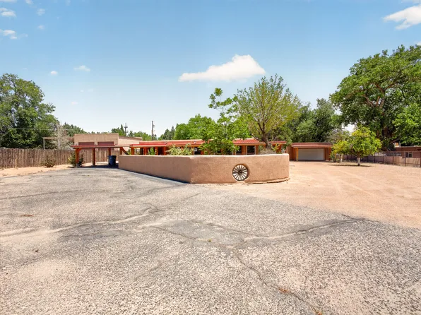 251 Sichler Dr SW, Los Lunas, NM 87031