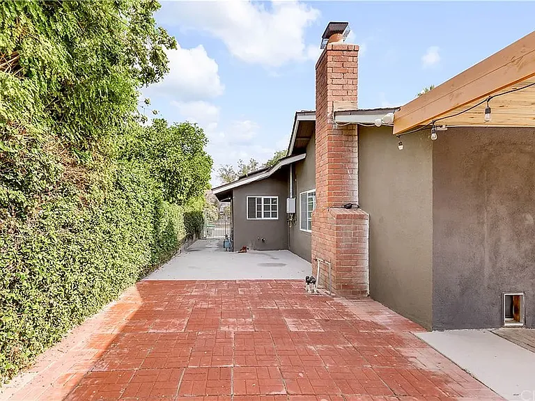 25441 Park Ave — Photo 24