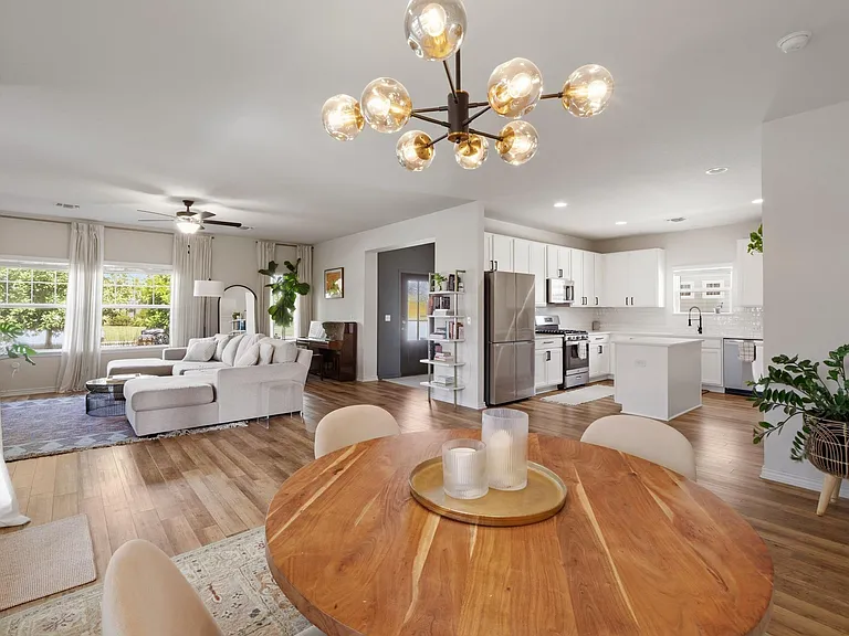 9207 Looksee Ln — Photo 11