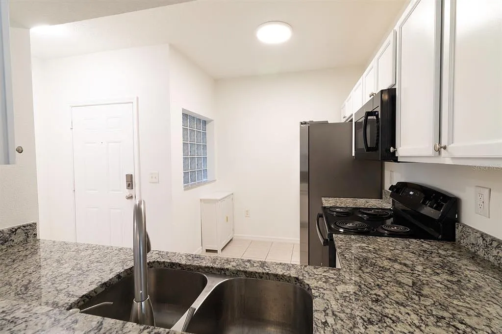 3 bed, 2.0 bath, 1151 sqft, $1,725 — Photo 4