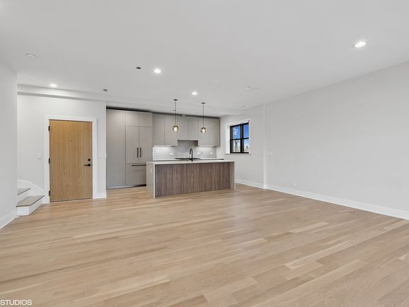 3rd image of 4537 N Clark St #4C