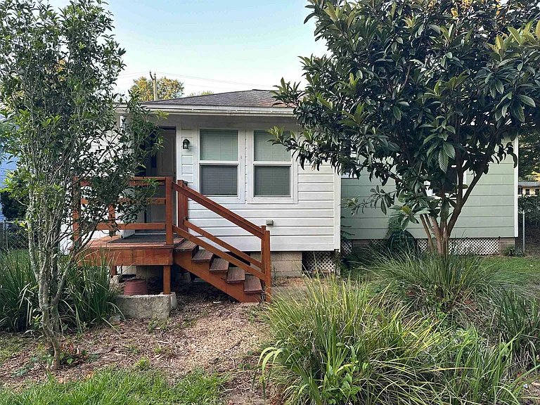 650 W 10th Ave — Photo 14