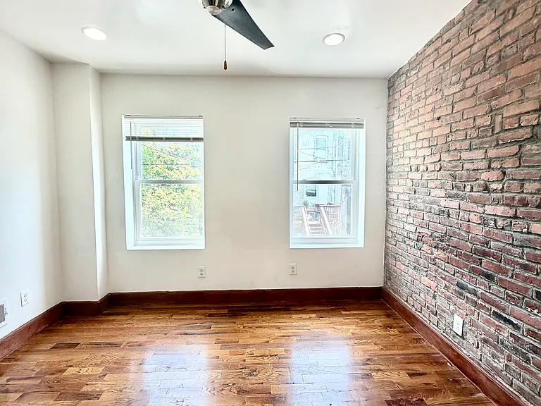 1819 N Port St — Photo 11