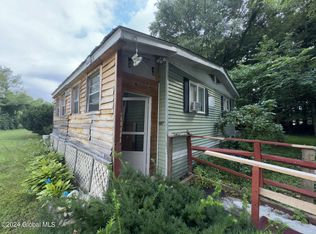 107 Holly Ln, Saratoga Springs, NY 12866