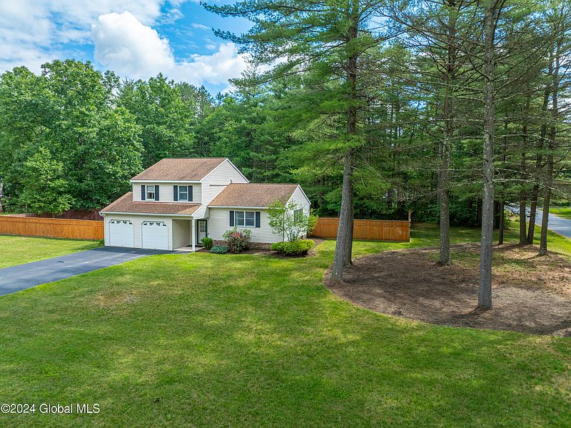 2nd image of 10 Evergreen Lane