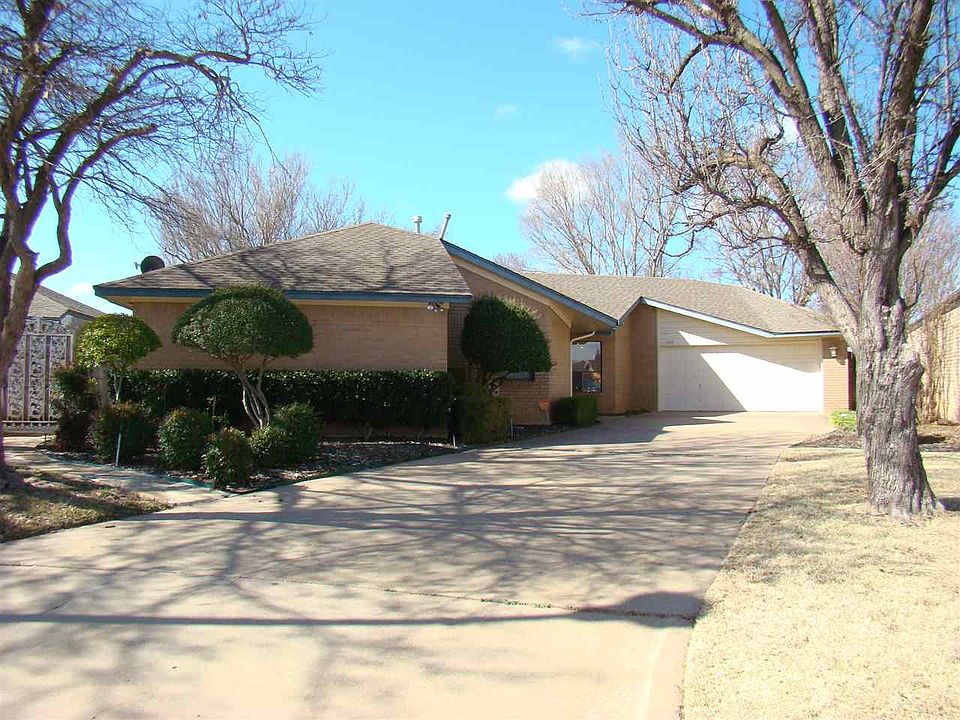 1st image of 642 NW Waterford Dr