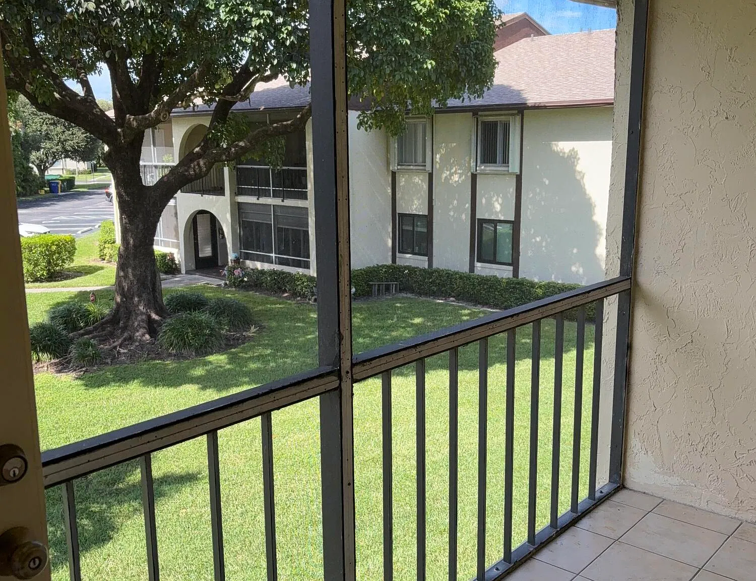 2 bed, 1.0 bath, 920 sqft, $1,600 — Photo 3