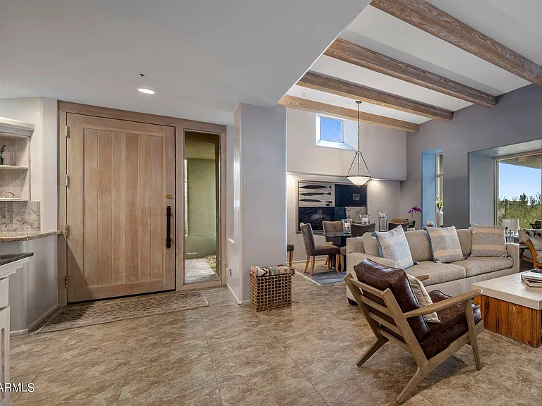 10111 E Graythorn Dr — Photo 4