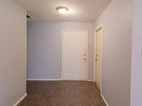 5th image of 19318 Nasworthy Dr