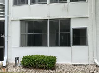 105 Greenbrier #B, West Palm Beach, FL 33417