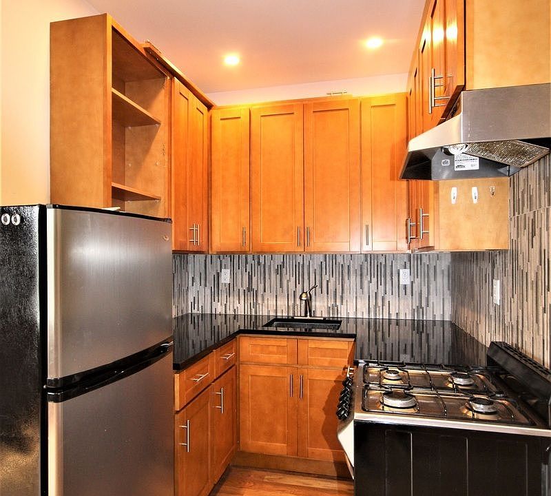 2nd image of 154 Vanderbilt Ave Ste A